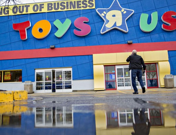 WHP Global mua lại TOYS R Us