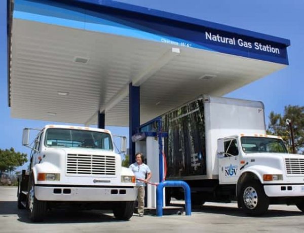Giá xăng SoCal tiếp tục tăng khi California mở cửa trở lại