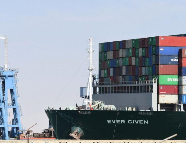 Chủ tàu chắn kênh Suez chưa bị đòi bồi thường