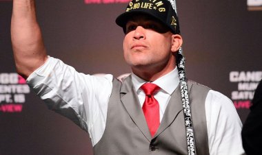 Tito Ortiz bị Hội đồng thành phố gọi cảnh sát sau khi bỏ khẩu trang