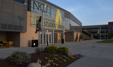 “Housing Rock” bị phá hoại trong khuôn viên của Đại học Bắc Kentucky