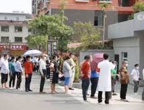 Trung Quốc tiêm vắc xin cho 300.000 dân ở biên giới để ngăn dịch