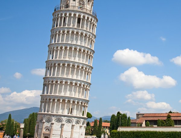 Đâu chỉ có Italy mới có “tháp nghiêng”