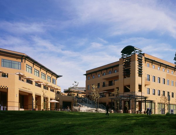 Sinh viên UC Irvine cung cấp cho Black Voice một nền tảng