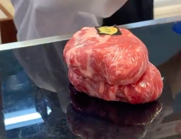 Vui hay buồn khi được khuyến mãi 4 lớp nilon khi mua 2 miếng thịt