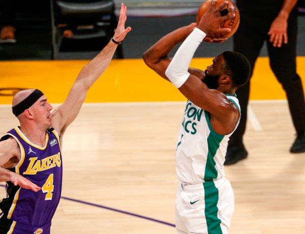 Lakers gục ngã trước Celtics trong trận đấu sân nhà đầu tiên