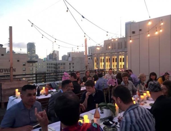 Câu lạc bộ bữa tối DTLA hoạt động trở lại sau khi Covid làm gián đoạn