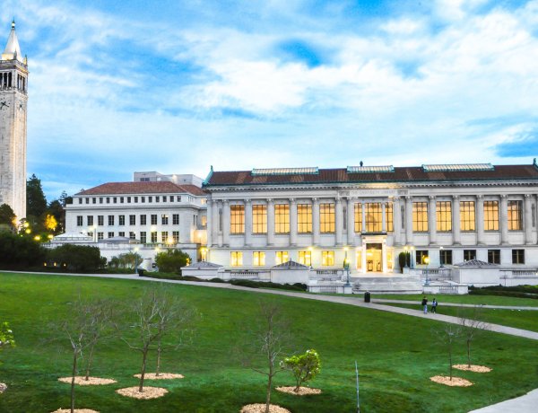 Hệ thống các trường đại học California, Maryland tiêm vắc xin COVID