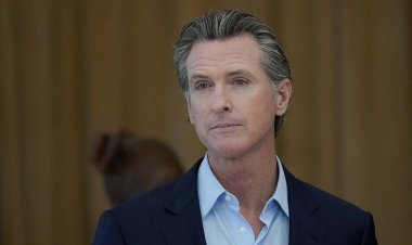 THỐNG ĐỐC NEWSOM CỦA CALIFORNIA ĐƯỢC YÊU CẦU DỪNG VIỆC ĐEO KHẨU TRANG
