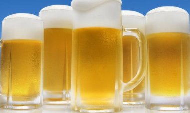 Cặp vợ chồng Florida tặng bia miễn phí để làm quen với hàng xóm