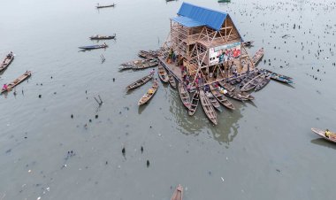 NGÔI TRƯỜNG NỔI BỒNG BỀNH TRÊN MẶT NƯỚC CHO TRẺ EM CHÂU PHI