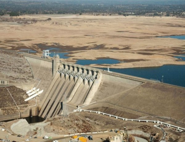 Hạn hán  gia tăng khiến lượng nước sông ở California ở mức thấp kỷ lục