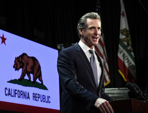 Đảng Dân chủ  California ủng hộ thống đốc  California Newsom.