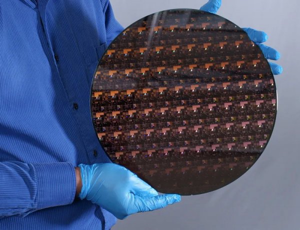 MICROCHIP MỚI CỦA IBM NHÂN BỐN LẦN TUỔI THỌ PIN CỦA ĐIỆN THOẠI