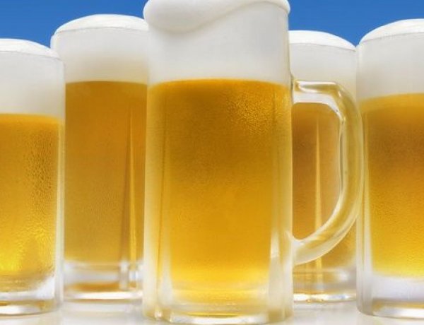 Cặp vợ chồng Florida tặng bia miễn phí để làm quen với hàng xóm