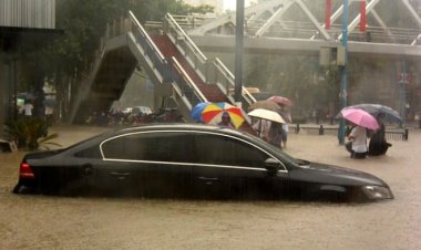Lũ lụt ở Trung Quốc giết chết 12 người, biến đường phố thành sông