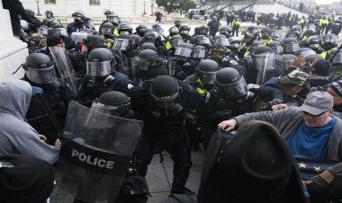 Pelosi bị chỉ trích về “trở ngại kĩ thuật an ninh Capitol” bởi Banks