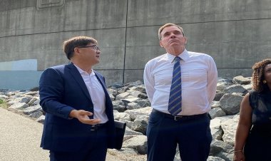 Warner tiếc nuối về sự thay đổi của Harry Reid trong quá khứ