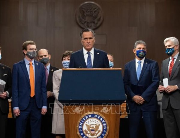 Warner lấy làm tiếc về sự thay đổi quá đáng của Harry Reid