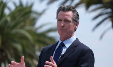 Newsom cáo buộc Elder mặt nạ “đạo đức giả” và “phớt lờ khoa học”
