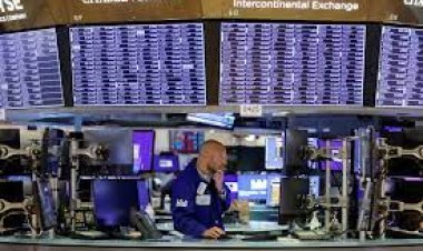 Fed công bố biên bản cuộc họp tháng 7, Dow Jones mất gần 400 điểm