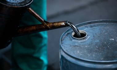Giá dầu nặng của Iran tăng 1,8%, trong khi giá dầu thô tiếp tục giảm