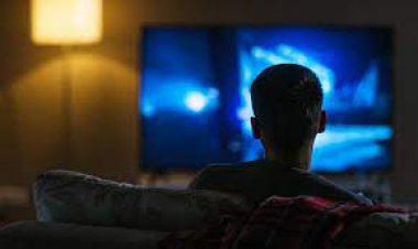 Người xem vô tuyến hơn 8 tiếng mỗi ngày có nguy cơ cao bị đột quỵ