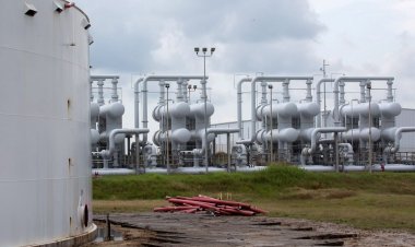 Giá dầu tăng vọt gần 6%, chấm dứt chuỗi 7 phiên giảm liên tiếp