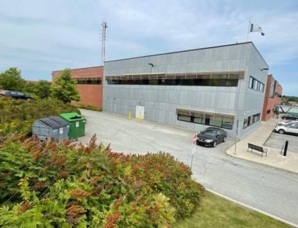 Cảnh sát Canada vứt xác chết cháy của người phụ nữ nhầm với ma-nơ-canh