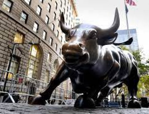 S&P 500 lập kỷ lục mới, tăng 100% từ mức đáy trong đại dịch