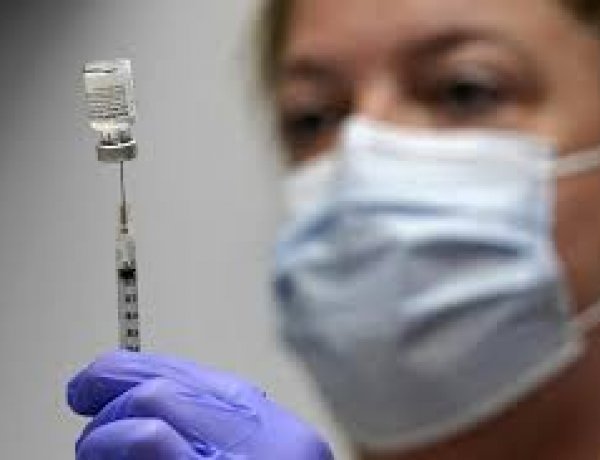Cú hích tiêm chủng ở Hoa Kỳ từ khi cấp phép đầy đủ vaccine Pfizer