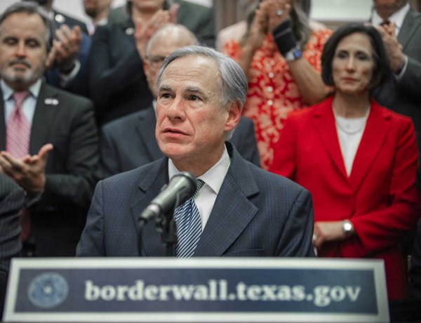 Thống đốc bang Texas ban bố sắc lệnh cấm bắt buộc tiêm chủng